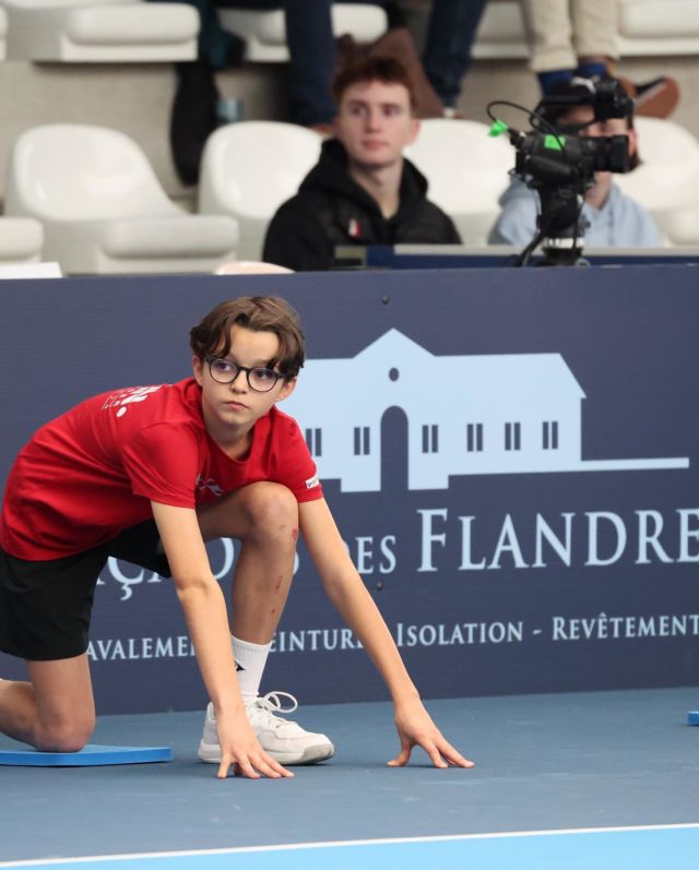 DU PLAY IN CHALLENGER À ROLAND GARROS POUR CYPRIEN !
 
Il était ramasseur de balles lors de la dernière édition du @playin_challenger, et vient d’être sélectionné pour faire partie de l’équipe de ramasseurs de @rolandgarros ! Un grand bravo à Cyprien qui va vivre un rêve éveillé pendant les 3 prochaines semaines, et côtoyer quelques uns des meilleurs joueurs et joueuses au monde du côté de la Porte d’Auteuil…

@playin_ballos