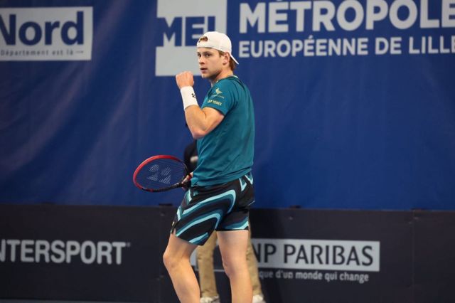NOUVEAU TITRE EN CHALLENGER POUR ZIZOU BERGS ET LE TOP 100 À PORTÉE DE FUSIL !

Le joueur belge a conservé son titre au Challenger de Tallahassee (Floride) et conclut ainsi une tournée américaine fructueuse, qui le conduit aux portes du top 100 mondial (103eme ce lundi). 

Retour en Europe pour cet habitué du @playin_challenger (vainqueur en 2021), où il vient de bénéficier d’une wild card pour le tableau final du Masters 1000 de Madrid! Let’s Go Zizou!

@zizoubergs 
@tallychallenger 
@mutuamadridopen