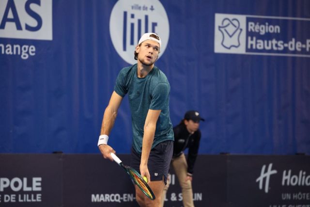 DOMINIC THIEM SORTI PAR OTTO VIRTANEN POUR SON DERNIER MATCH À ROLAND GARROS
 
C’est donc contre le vainqueur du @playin_challenger 2023, le finlandais Otto Virtanen, que l’autrichien Dominic Thiem aura disputé son dernier match à Roland Garros, lors du 2ème tour des qualifications. 

Double finaliste du Grand Chelem parisien, l’autrichien, blessé au poignet, mettra un terme à sa carrière en fin de saison. Quant à Otto Virtanen, il tentera de se qualifier pour le tableau final face à l’italien Giulio Zeppieri.

@ottovirtanen_ 
@domithiem 
@rolandgarros